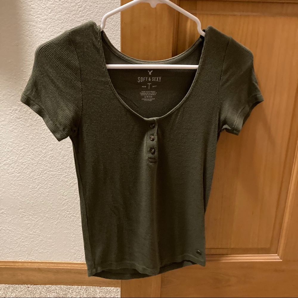 American Eagle t-shirt crop top
